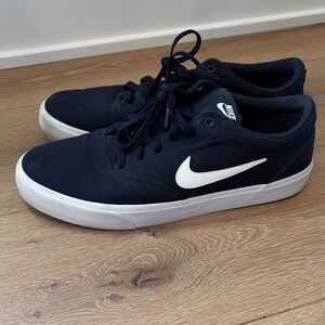 Nike Men's Navy and White Sneakers